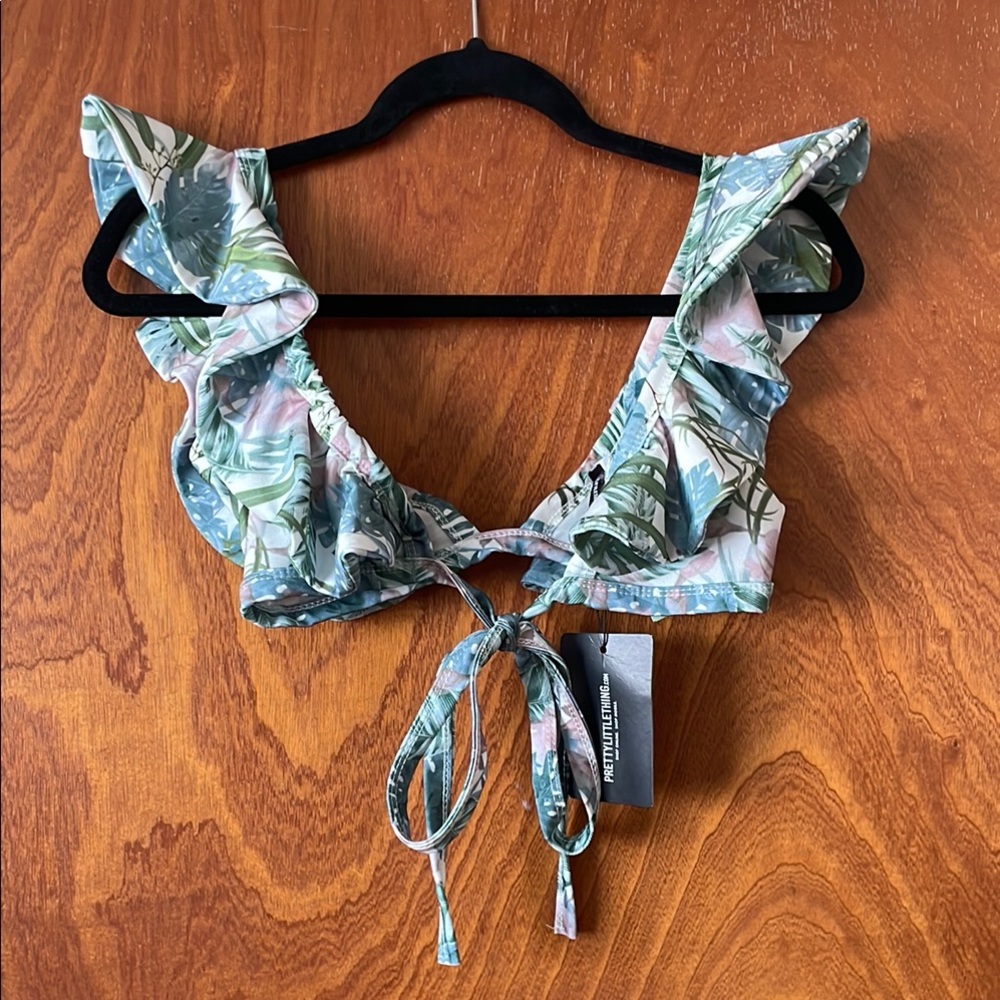 NWT PrettyLittleThing bikini top